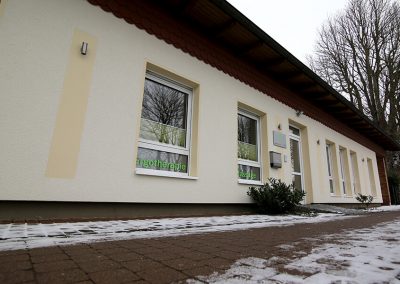 Außenansicht der Praxisräume vom Gehweg aus gesehen