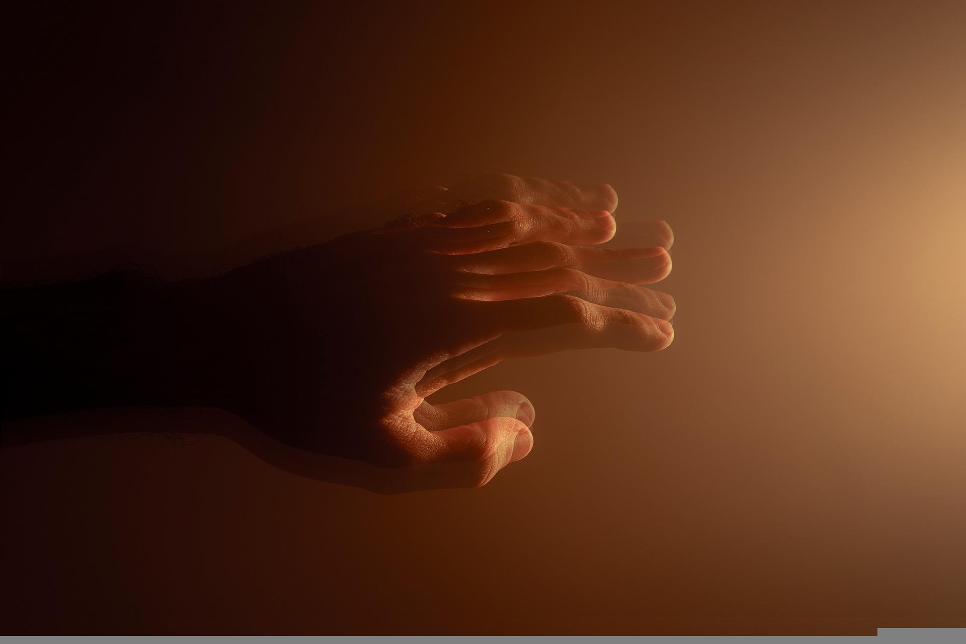 parkinsons-6855683_1920 Parkinson Krankheit Schauder © Bild von Annick Vanblaere auf Pixabay